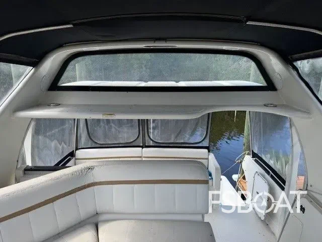 2005 Carver 41 Cockpit Motor Yacht - Media 11