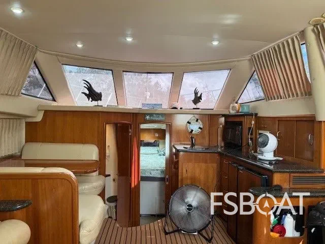 2005 Carver 41 Cockpit Motor Yacht - Media 15