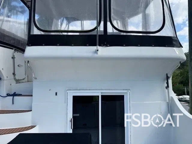2005 Carver 41 Cockpit Motor Yacht - Media 9