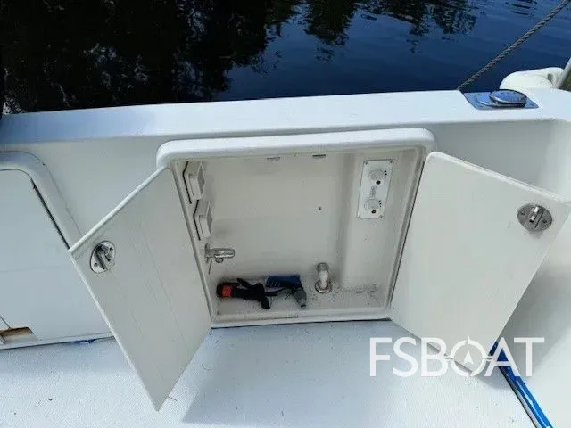 2005 Carver 41 Cockpit Motor Yacht - Media 14