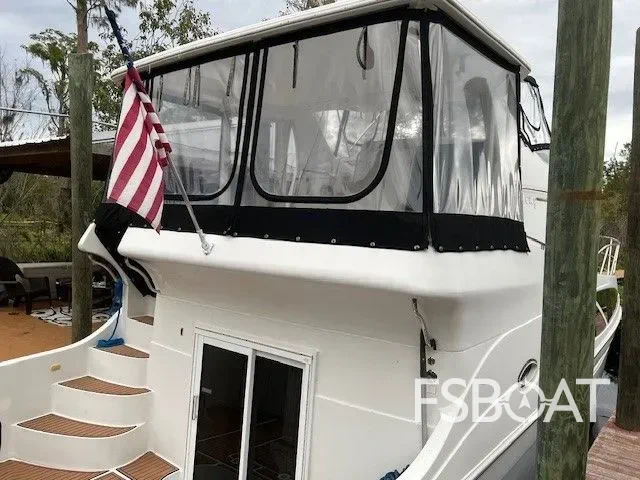 2005 Carver 41 Cockpit Motor Yacht - Media 6