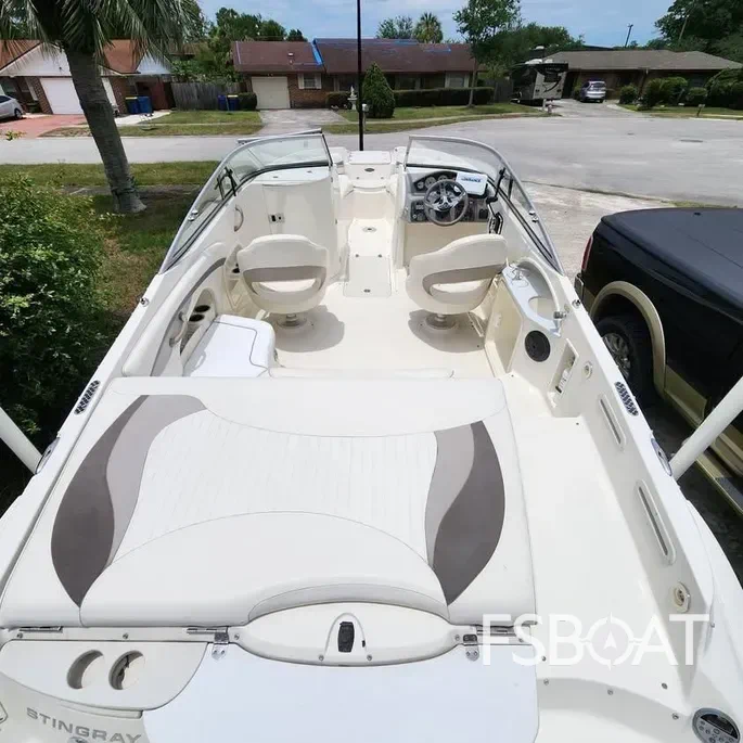 2011 Stingray 235 LR - Media 2