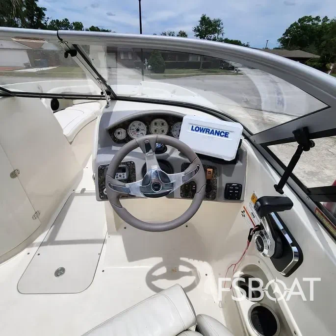 2011 Stingray 235 LR - Media 4