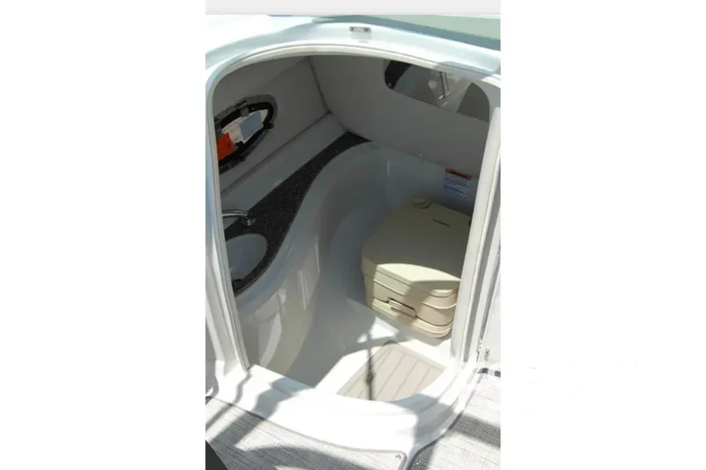 2023 Crownline Eclipse E235 XS - Media 24