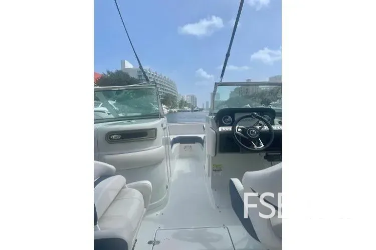 2023 Crownline Eclipse E235 XS - Media 13