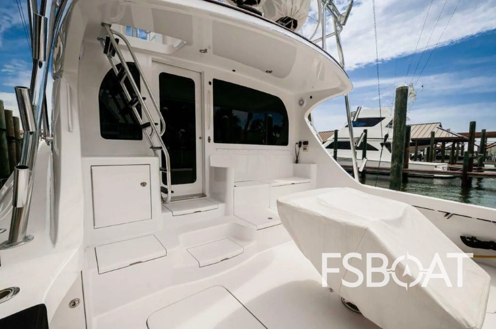 2016 Hatteras GT60 - Media 15
