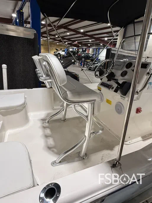 2022 Key West 1720 Center Console - Media 3