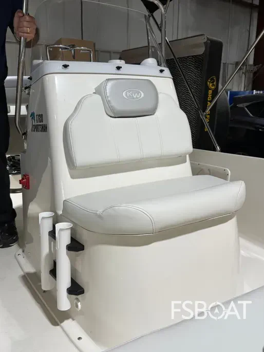2022 Key West 1720 Center Console - Media 16