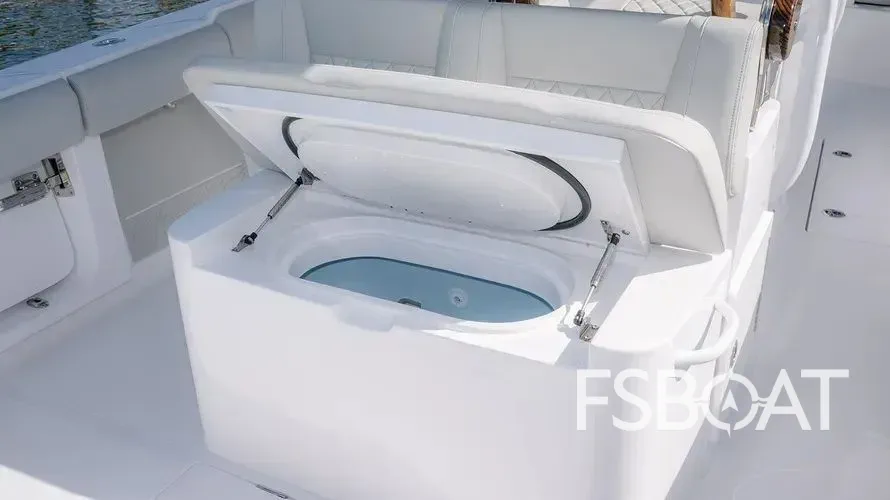 2025 Jupiter 30 HFS - Media 9
