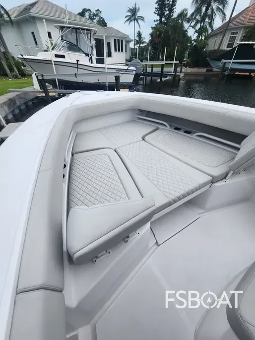 2025 Jupiter 30 HFS - Media 12