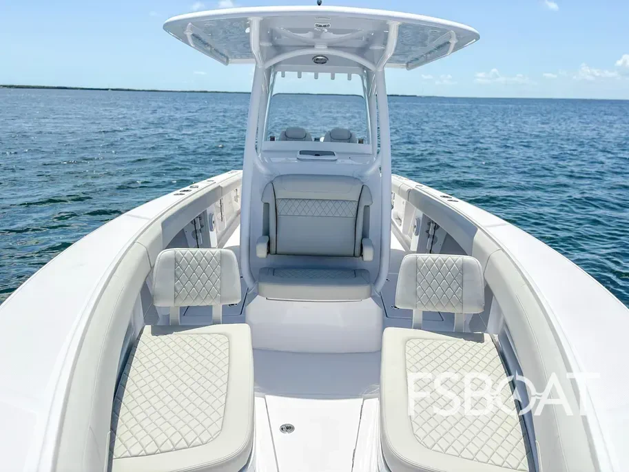 2025 Jupiter 30 HFS - Media 11