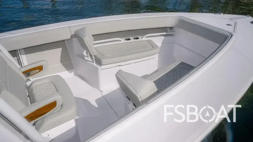 2025 Jupiter 30 HFS - Media 10