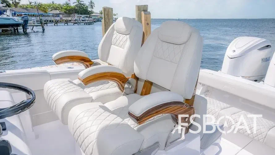 2025 Jupiter 30 HFS - Media 7