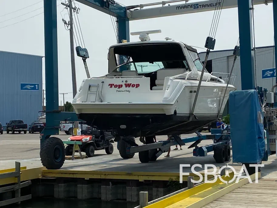 1990 Sea Ray 350 Express Cruiser - Media 9