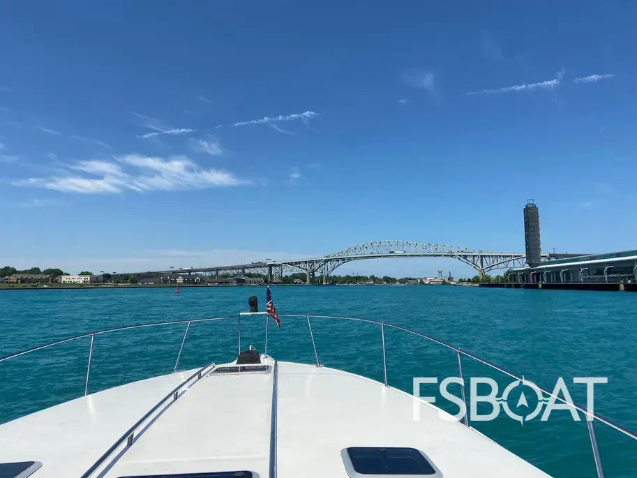 1990 Sea Ray 350 Express Cruiser - Media 11