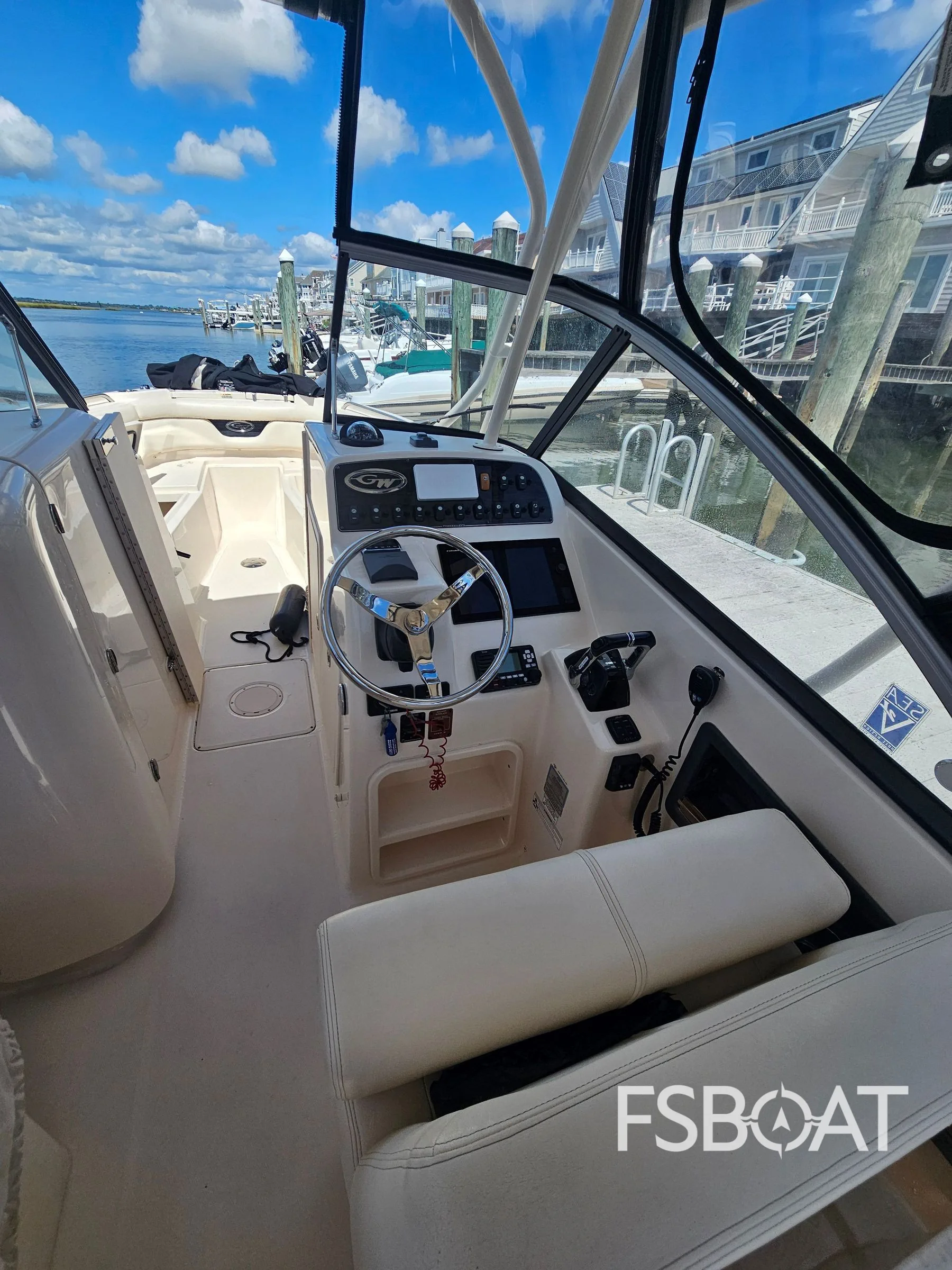 2015 Grady-White Freedom 275 - Media 9