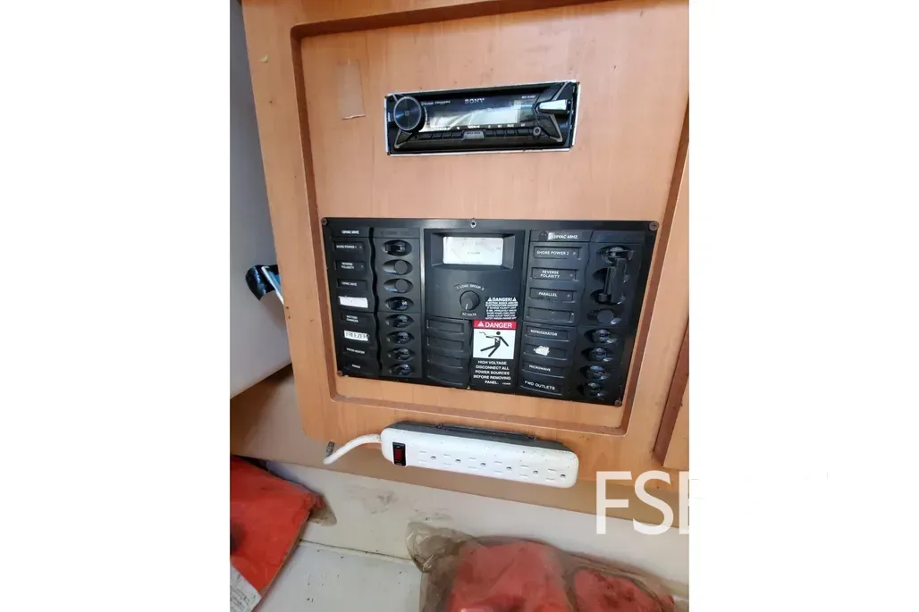 2007 Bayliner Discovery 246 - Media 11