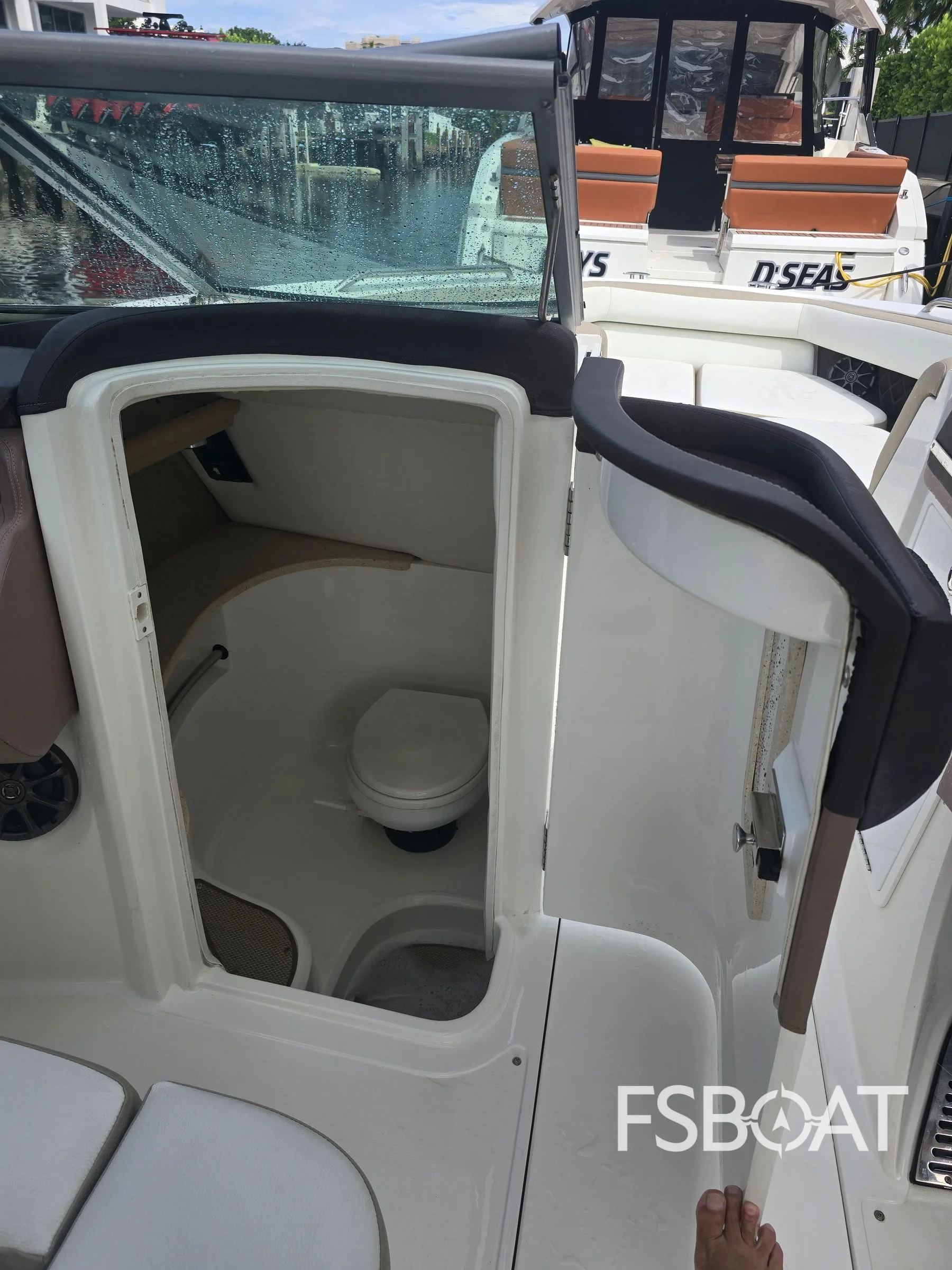 2014 Cobalt 302 - Media 12