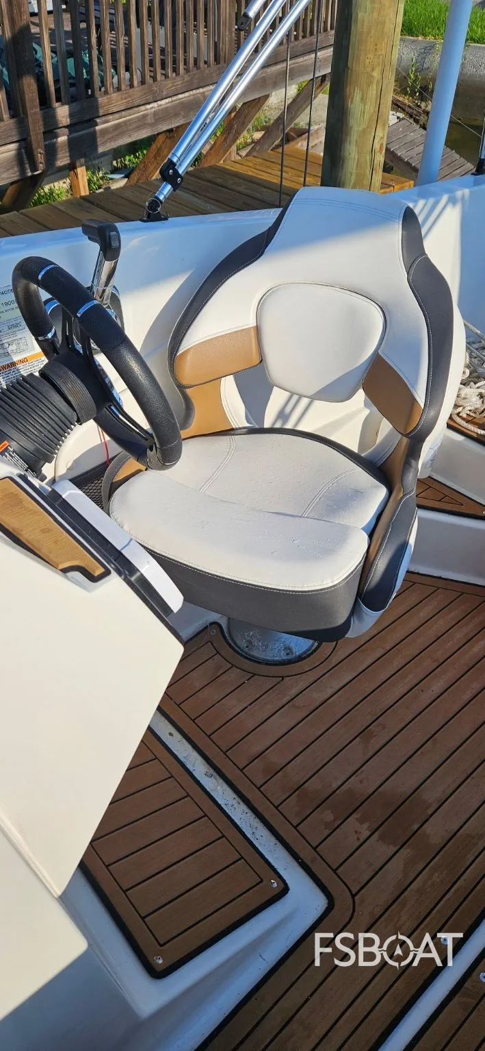 2022 Smoker Craft 231SVX OB DH - Media 15