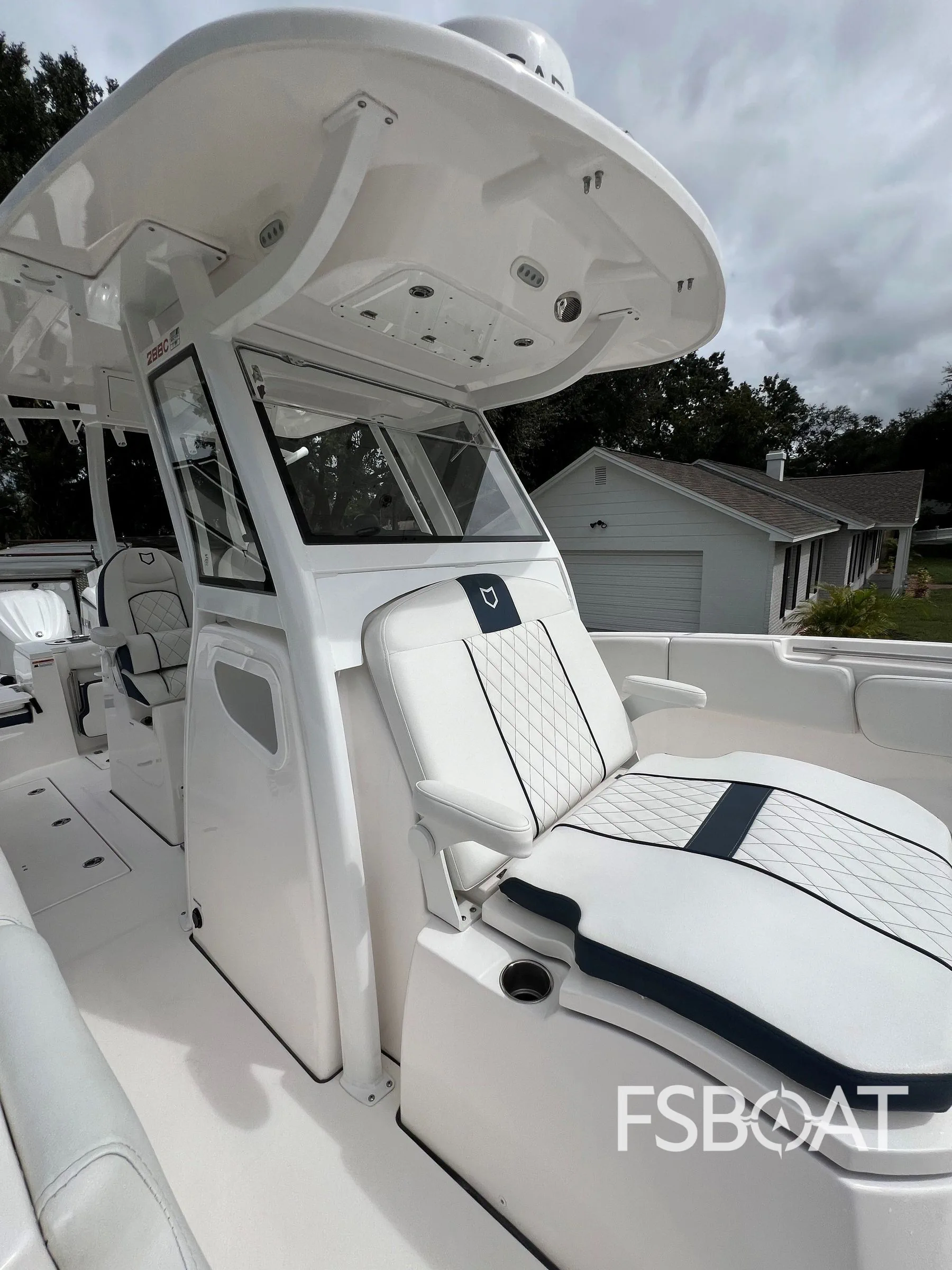 2024 Custom 288 Commander - Media 21
