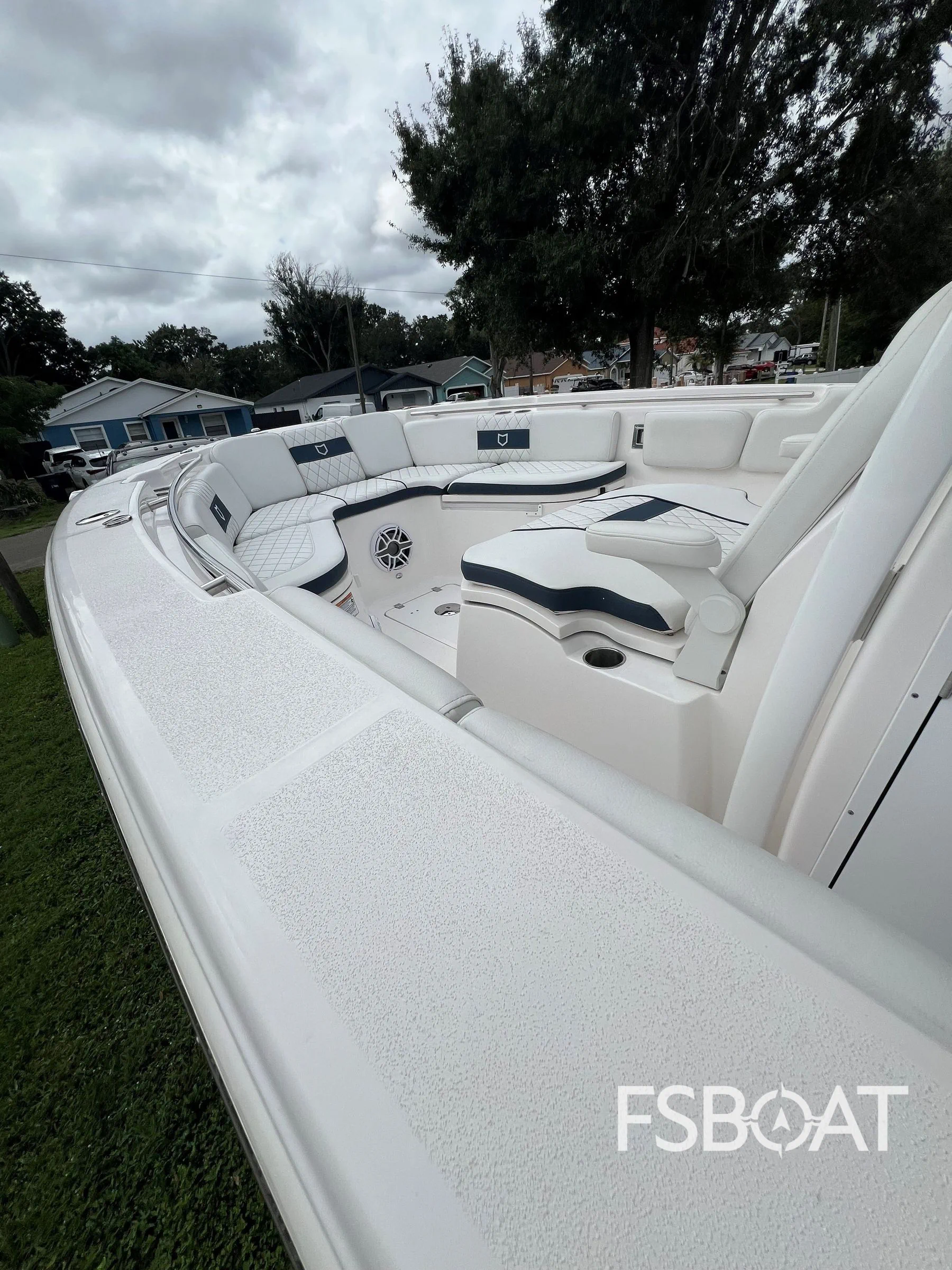 2024 Custom 288 Commander - Media 13