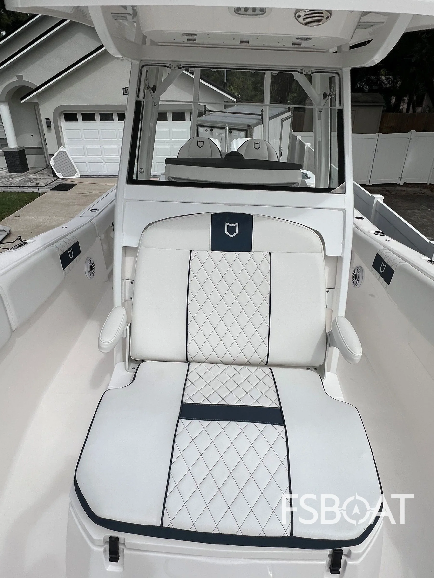 2024 Custom 288 Commander - Media 18
