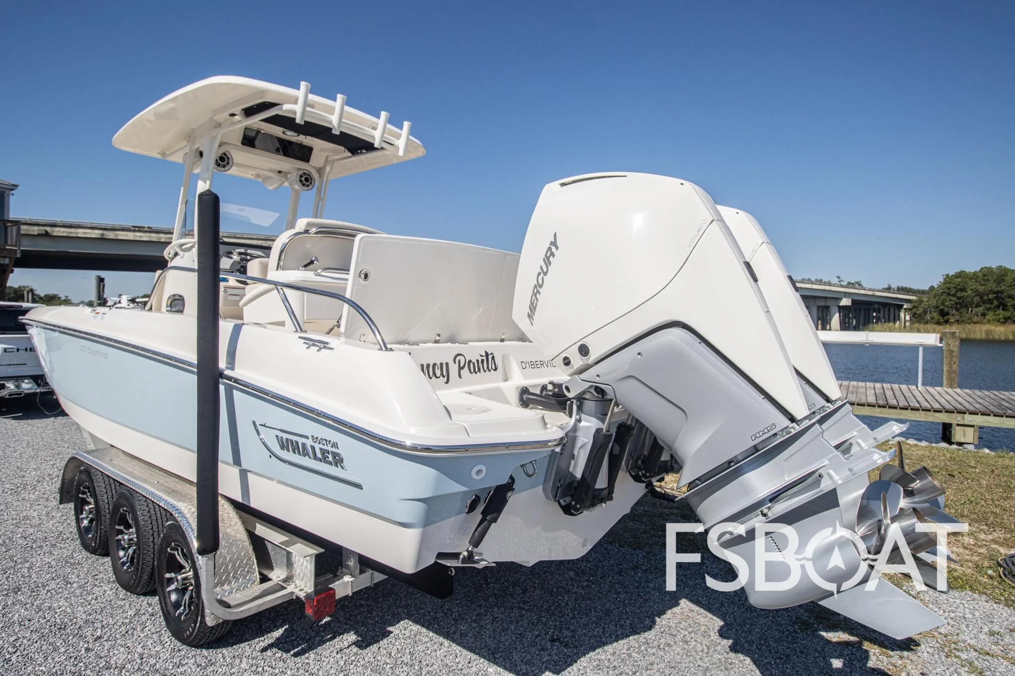 2022 Boston Whaler 270 Dauntless - Media 12