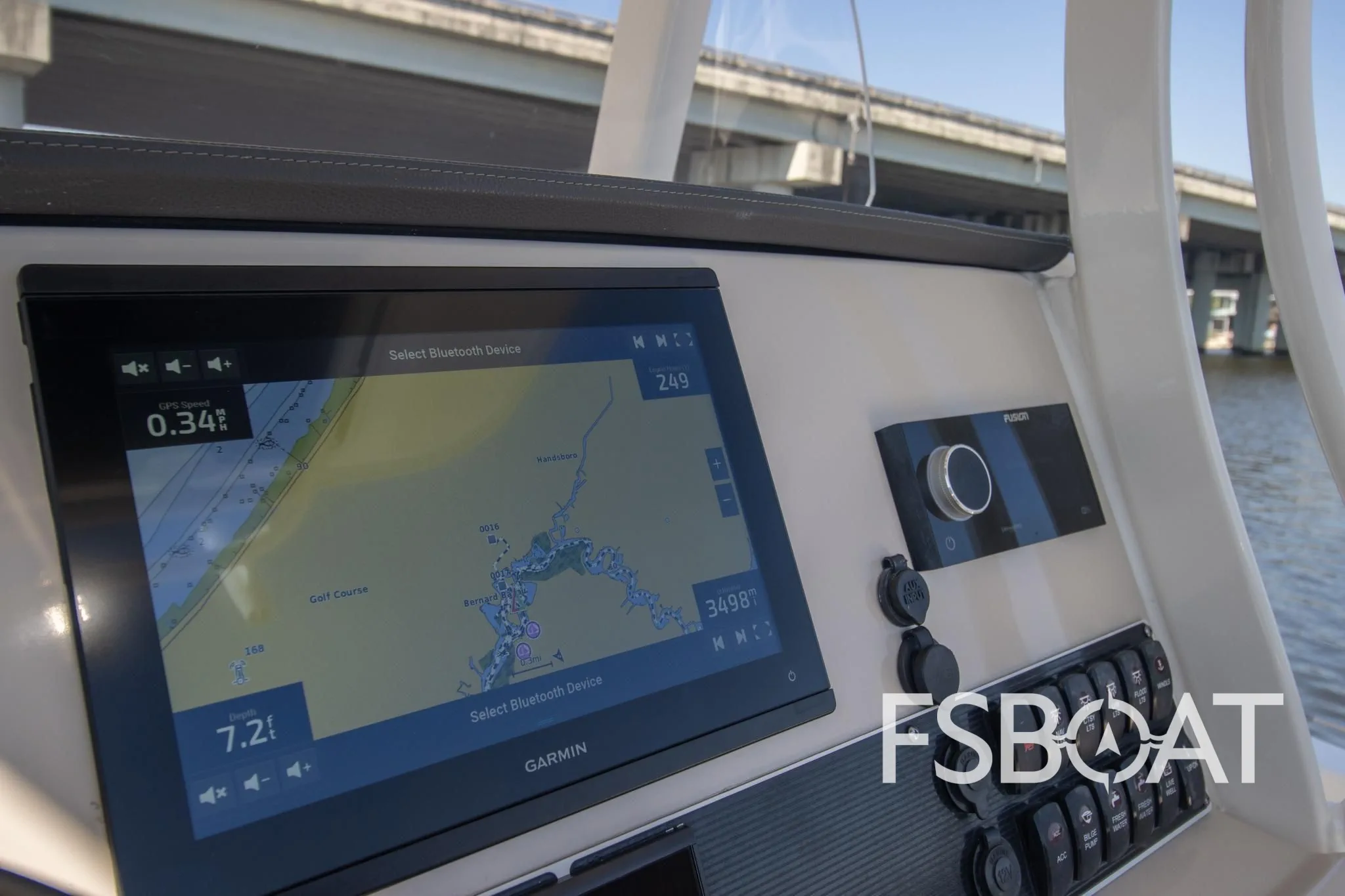 2022 Boston Whaler 270 Dauntless - Media 15