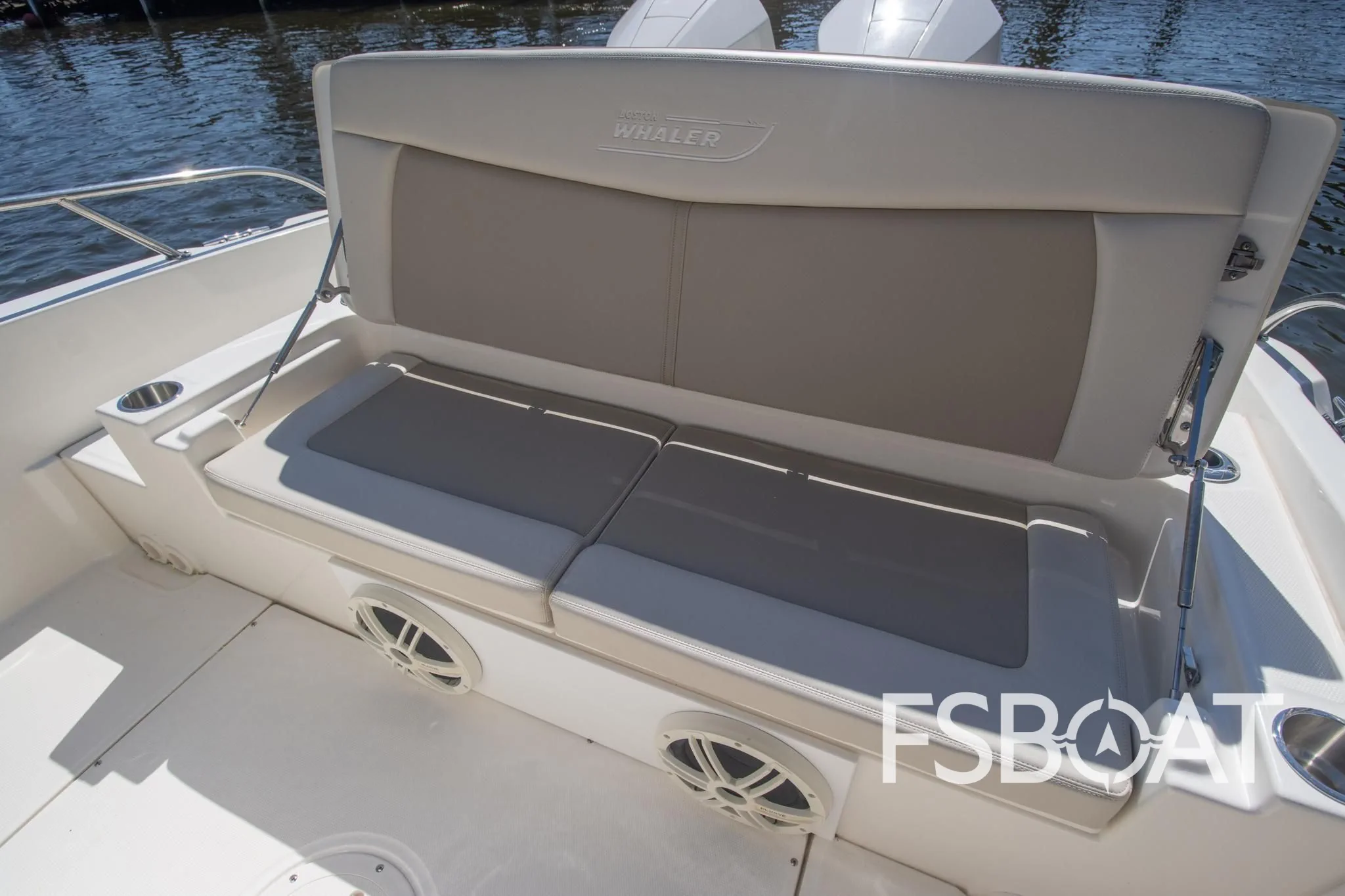2022 Boston Whaler 270 Dauntless - Media 19