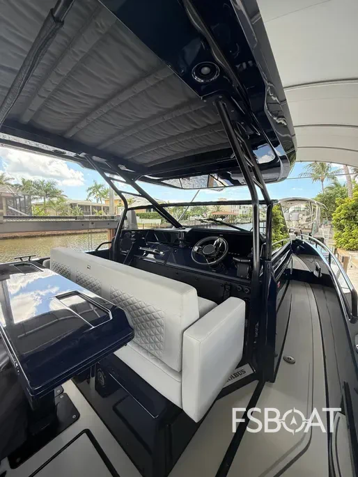 2023 Axopar Brabus Shadow 900 Sun-Top - Media 9