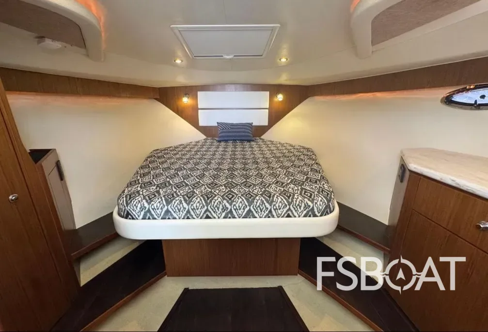 2014 Tiara Yachts 3100 Coronet - Media 10