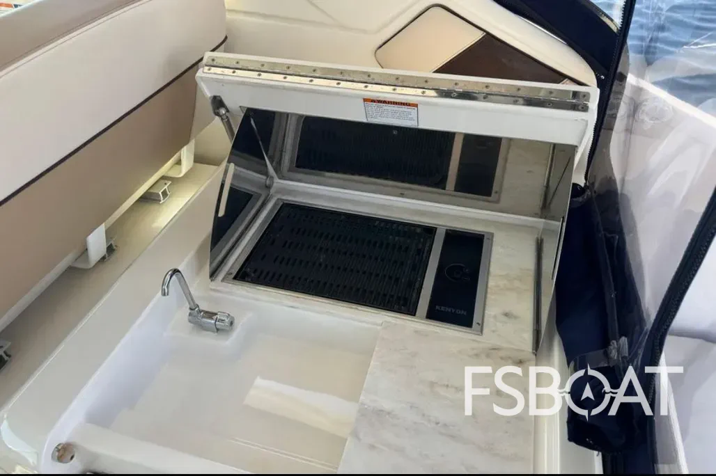 2014 Tiara Yachts 3100 Coronet - Media 9