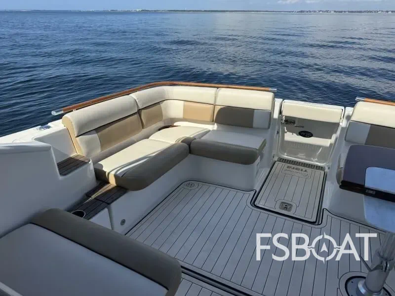 2014 Tiara Yachts 3100 Coronet - Media 8
