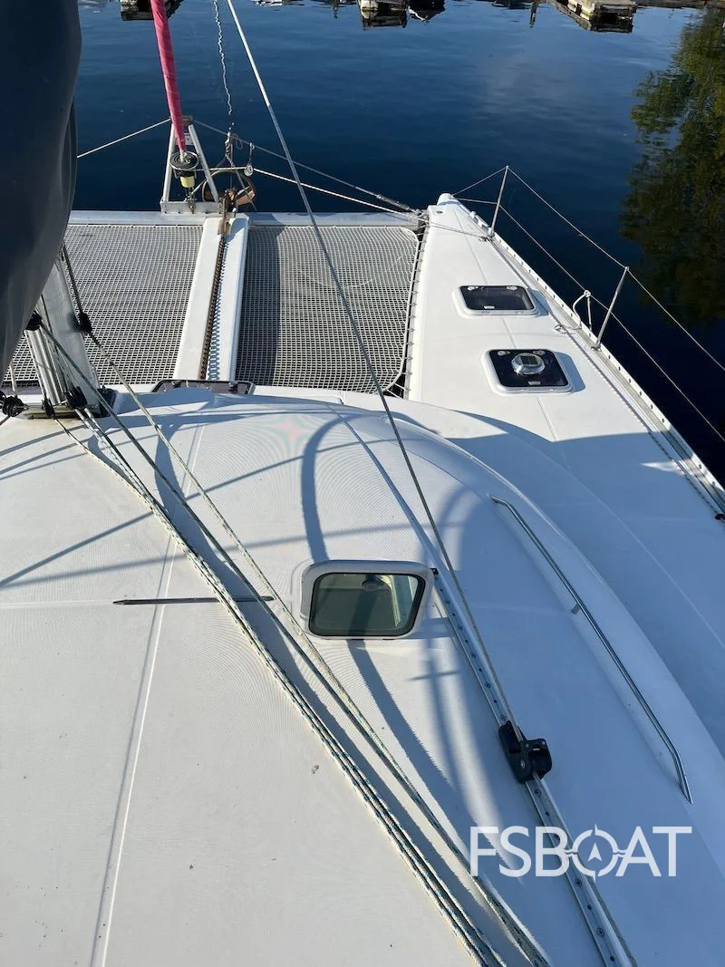 2004 Lagoon 410 S2 - Media 12