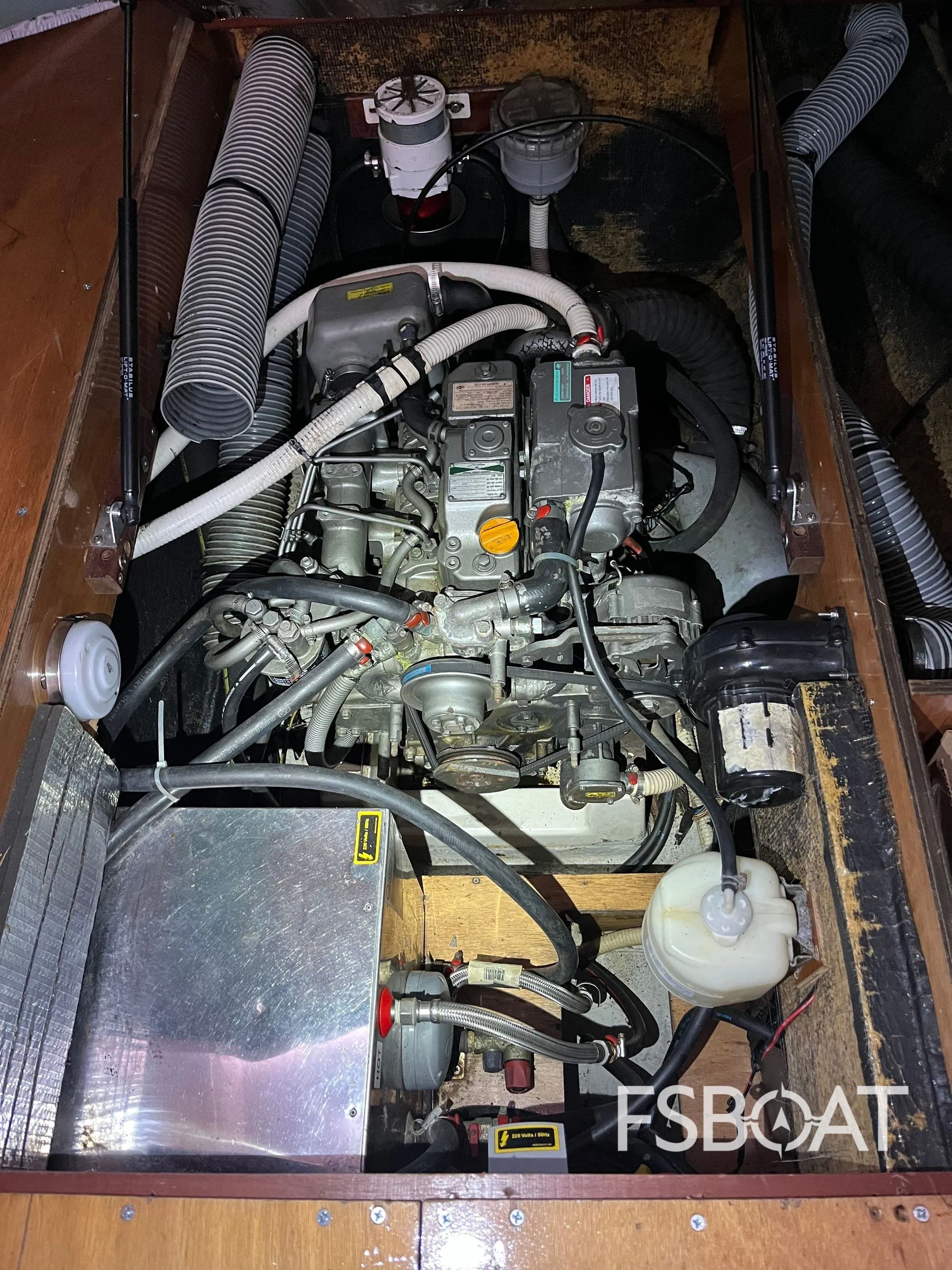 2004 Lagoon 410 S2 - Media 46