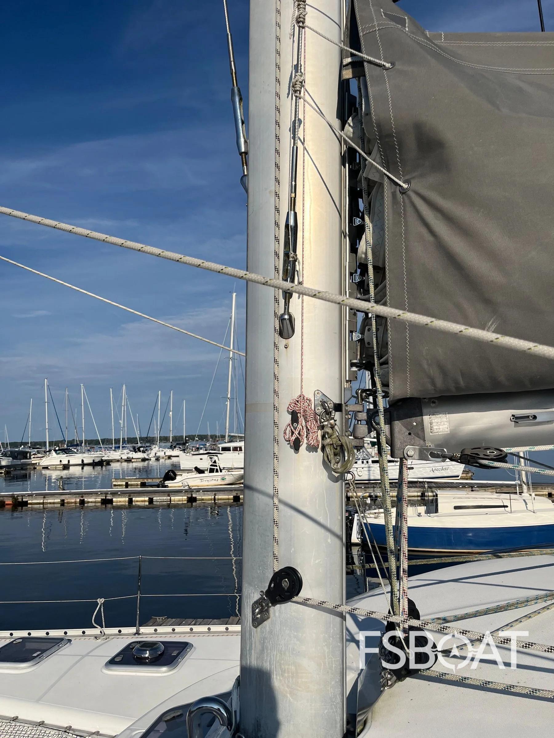 2004 Lagoon 410 S2 - Media 16