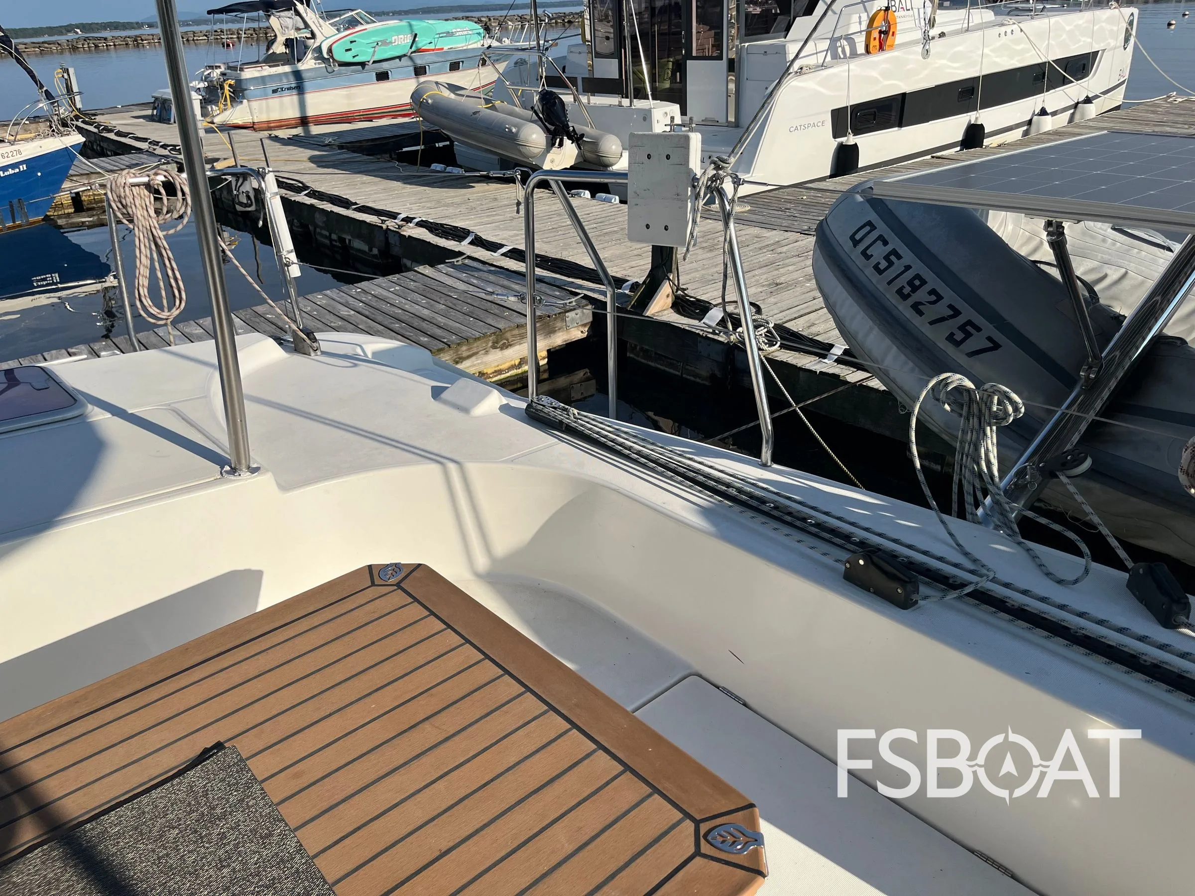 2004 Lagoon 410 S2 - Media 24