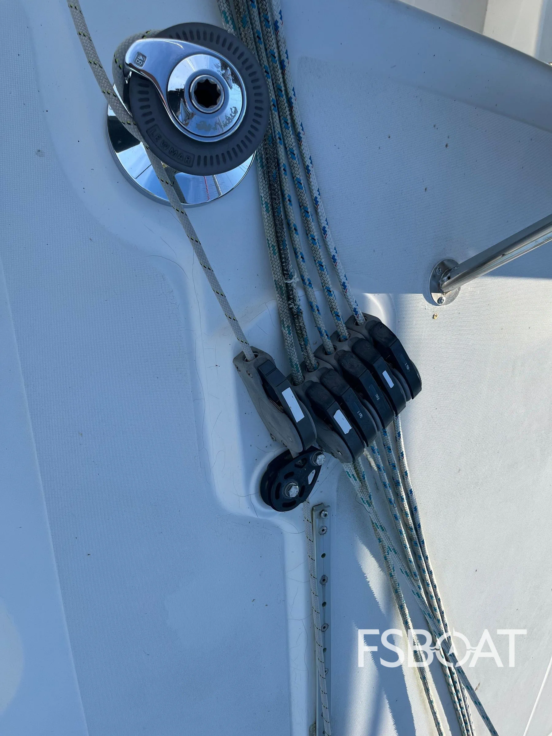 2004 Lagoon 410 S2 - Media 22