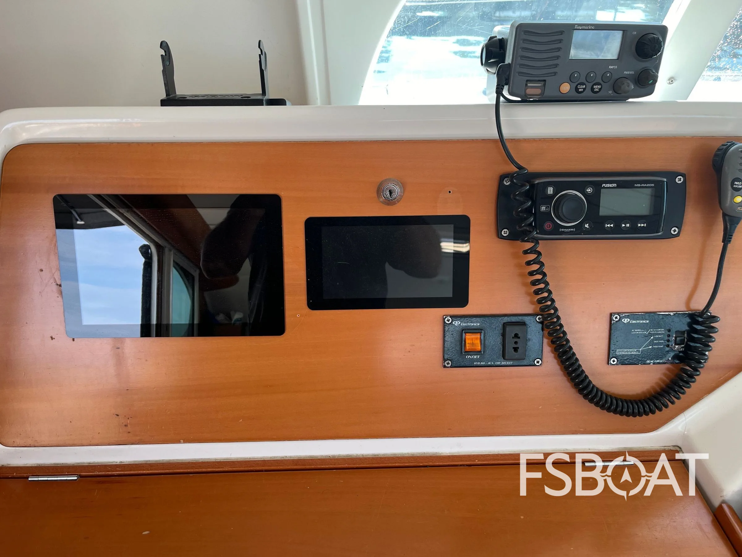 2004 Lagoon 410 S2 - Media 5