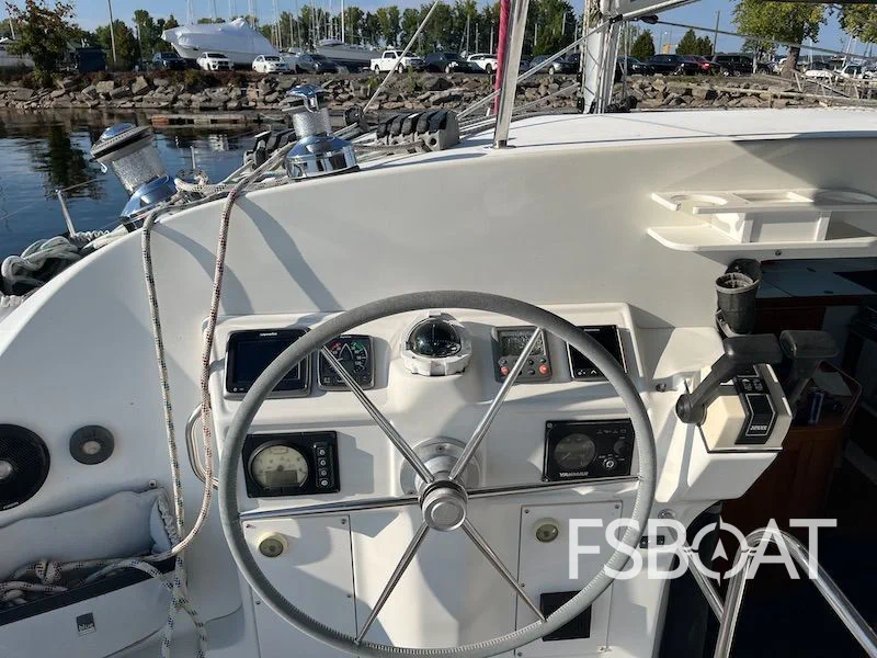 2004 Lagoon 410 S2 - Media 9