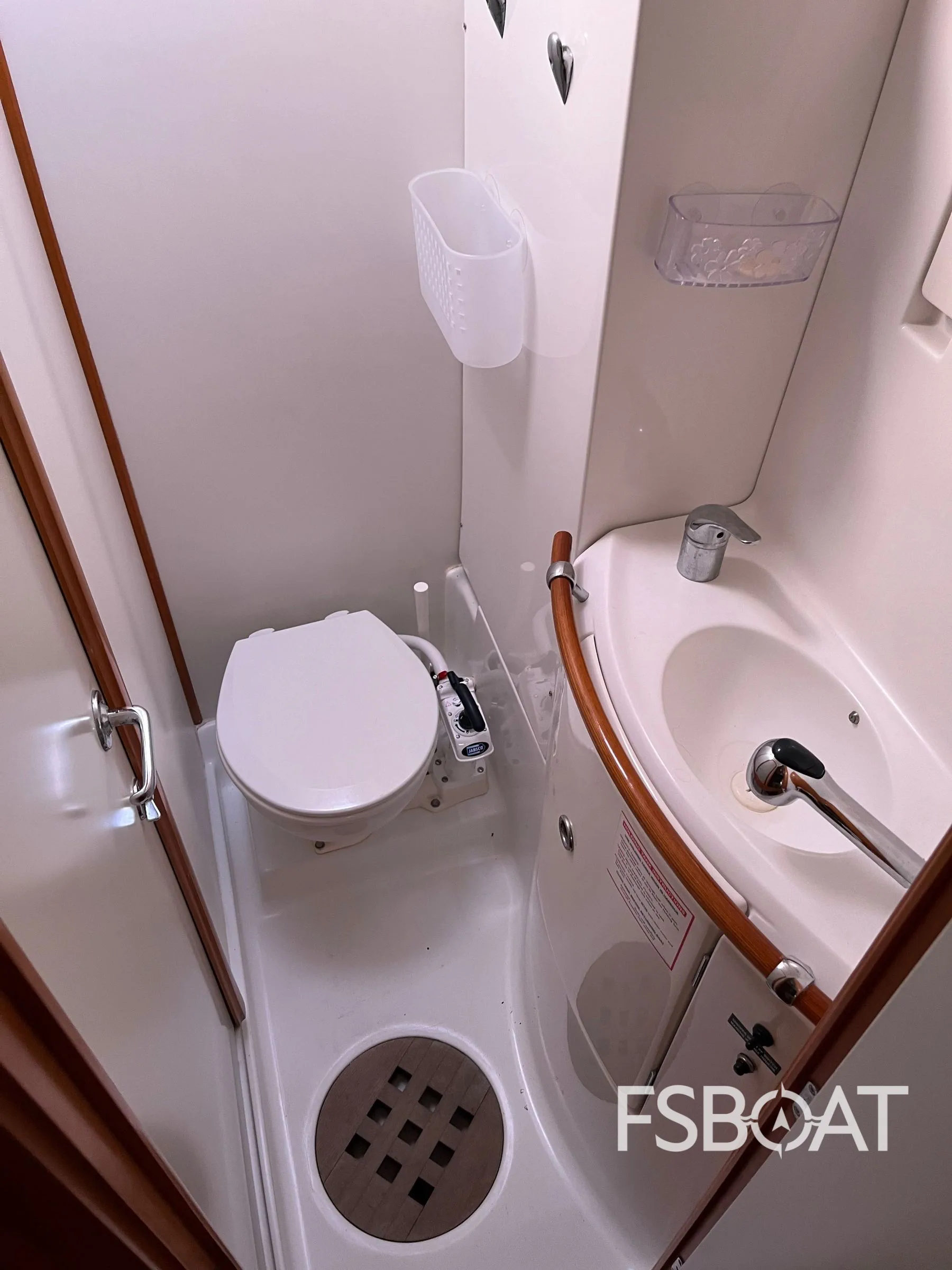 2004 Lagoon 410 S2 - Media 36