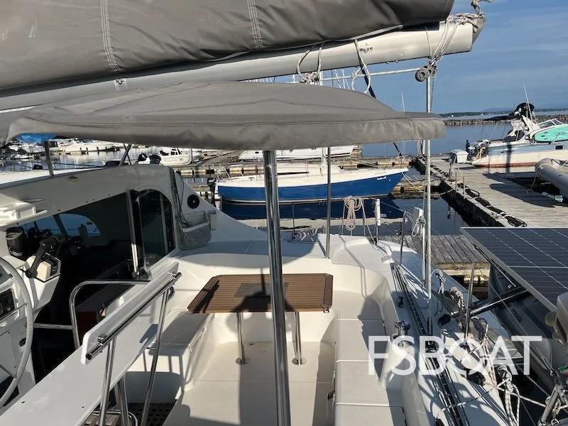 2004 Lagoon 410 S2 - Media 8
