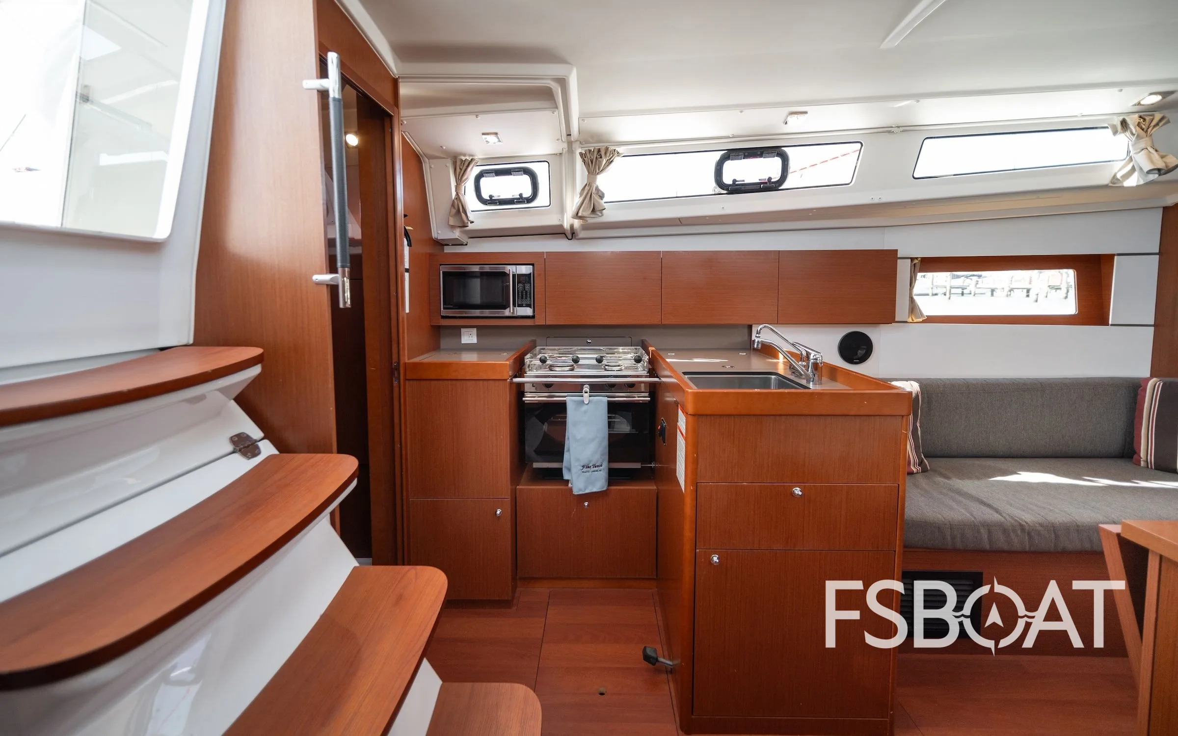 2019 Beneteau 38.1 - Media 31