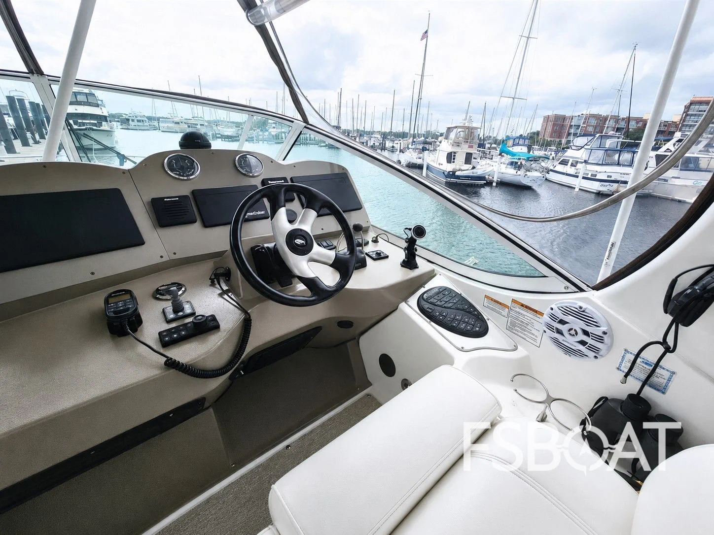 2008 Cruisers Yachts 455 Express Motoryacht - Media 11