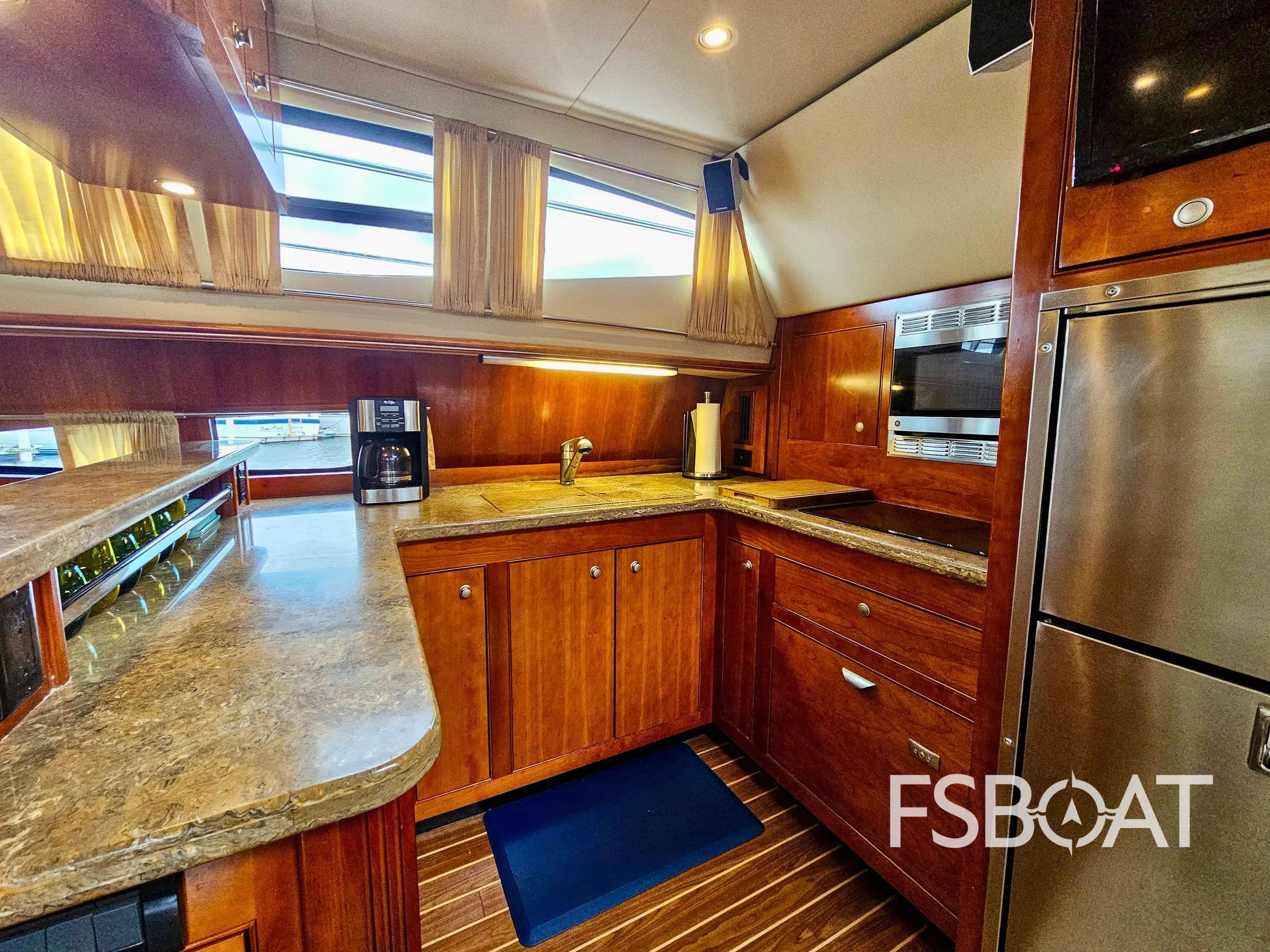 2008 Cruisers Yachts 455 Express Motoryacht - Media 15