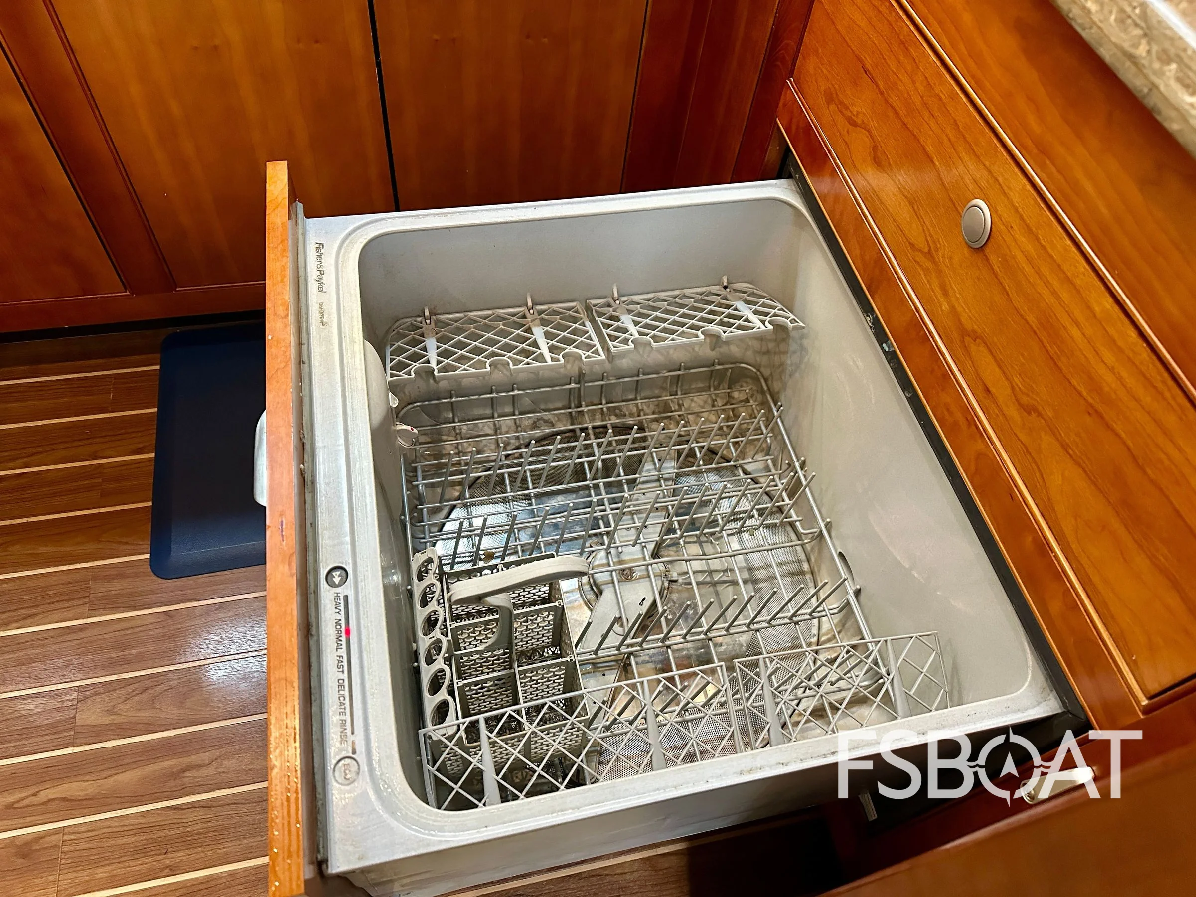 2008 Cruisers Yachts 455 Express Motoryacht - Media 16