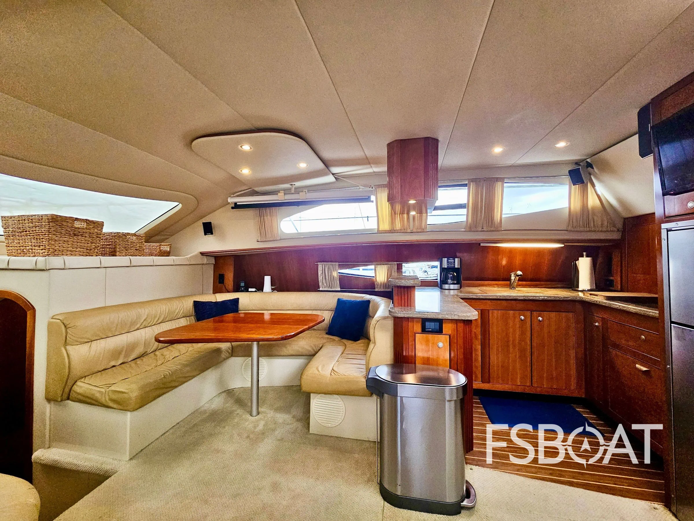 2008 Cruisers Yachts 455 Express Motoryacht - Media 22