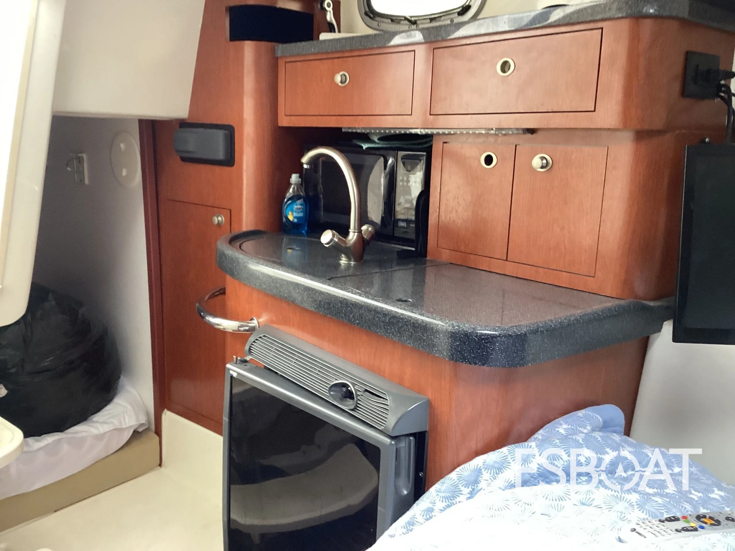 2005 Boston Whaler 305 Conquest - Media 8